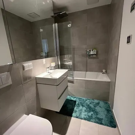Naehe Messe: Zentrale Mit Balkon Und Loggia Apartament *